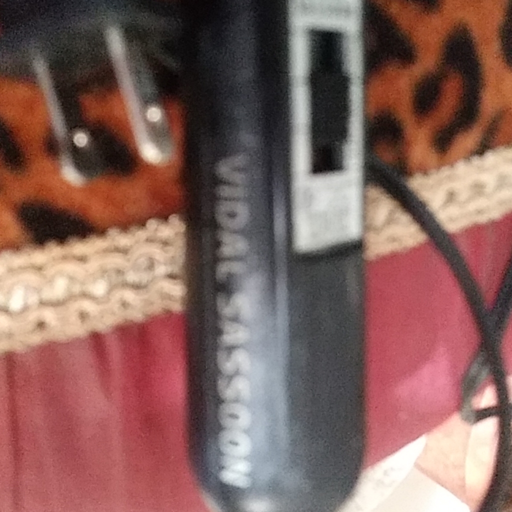 Vidal Sassoon Amazing Curling Hot Brush With 3 Set Vidal Sassoon Amazing Curling Hot Brush With 3 Set